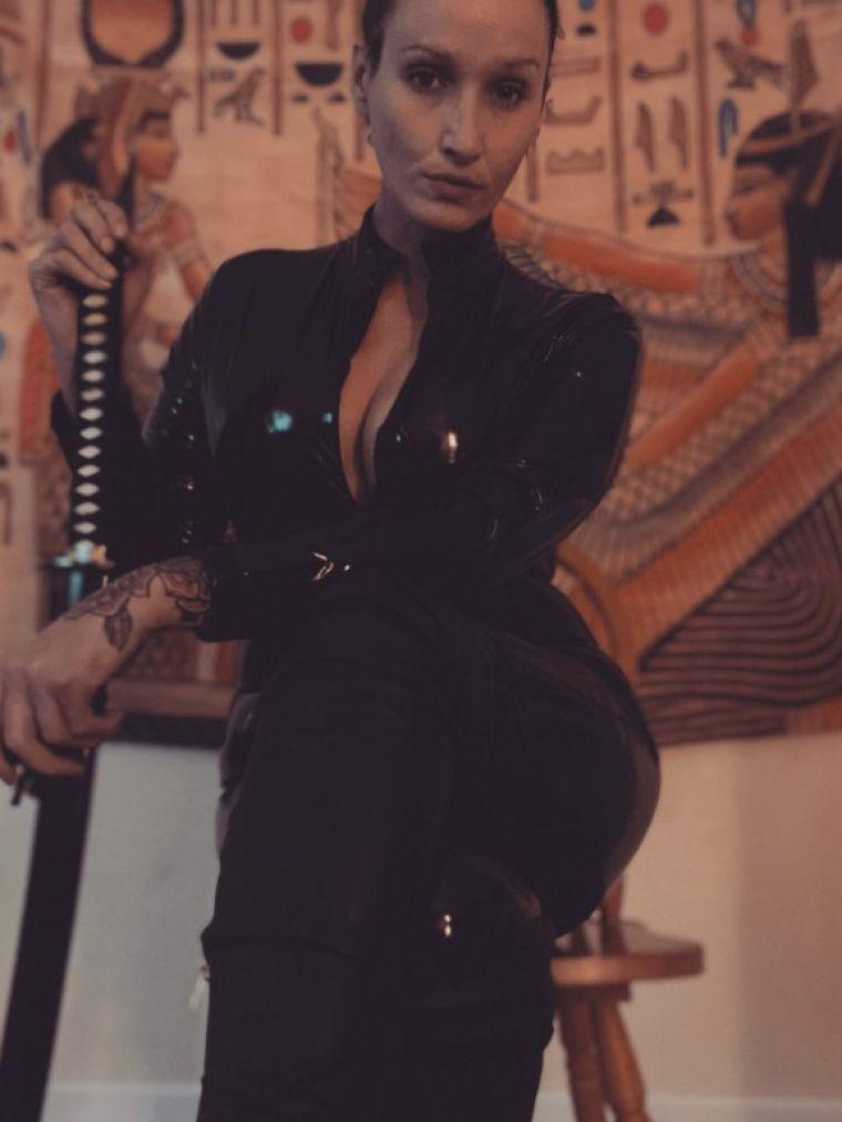 Madam Rabbit — photos and reviews about the prostitute