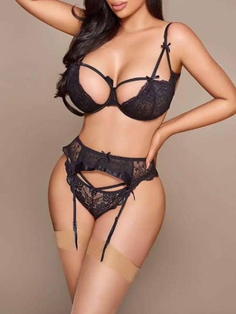 Meet Maya, photos from the escorts site SexoToronto.com